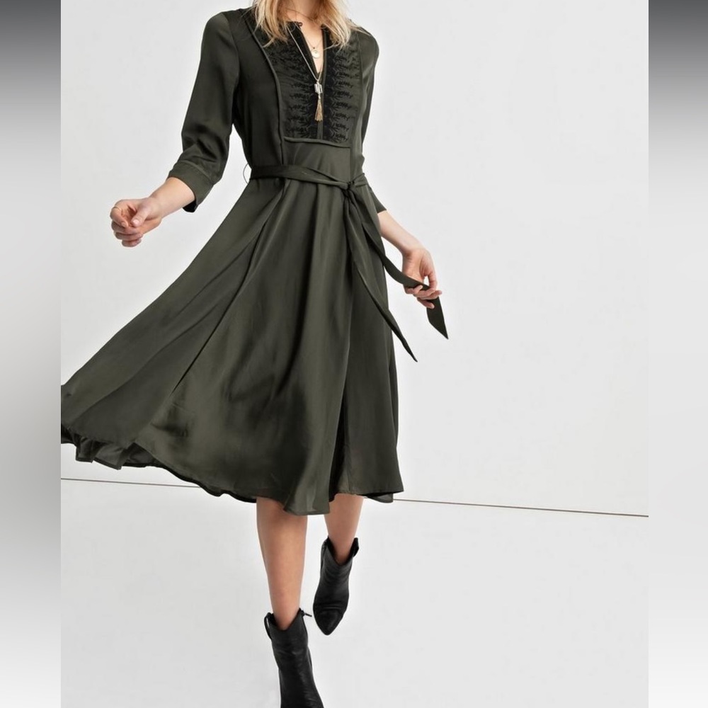 NWT Green satin midi dress with black embroidery